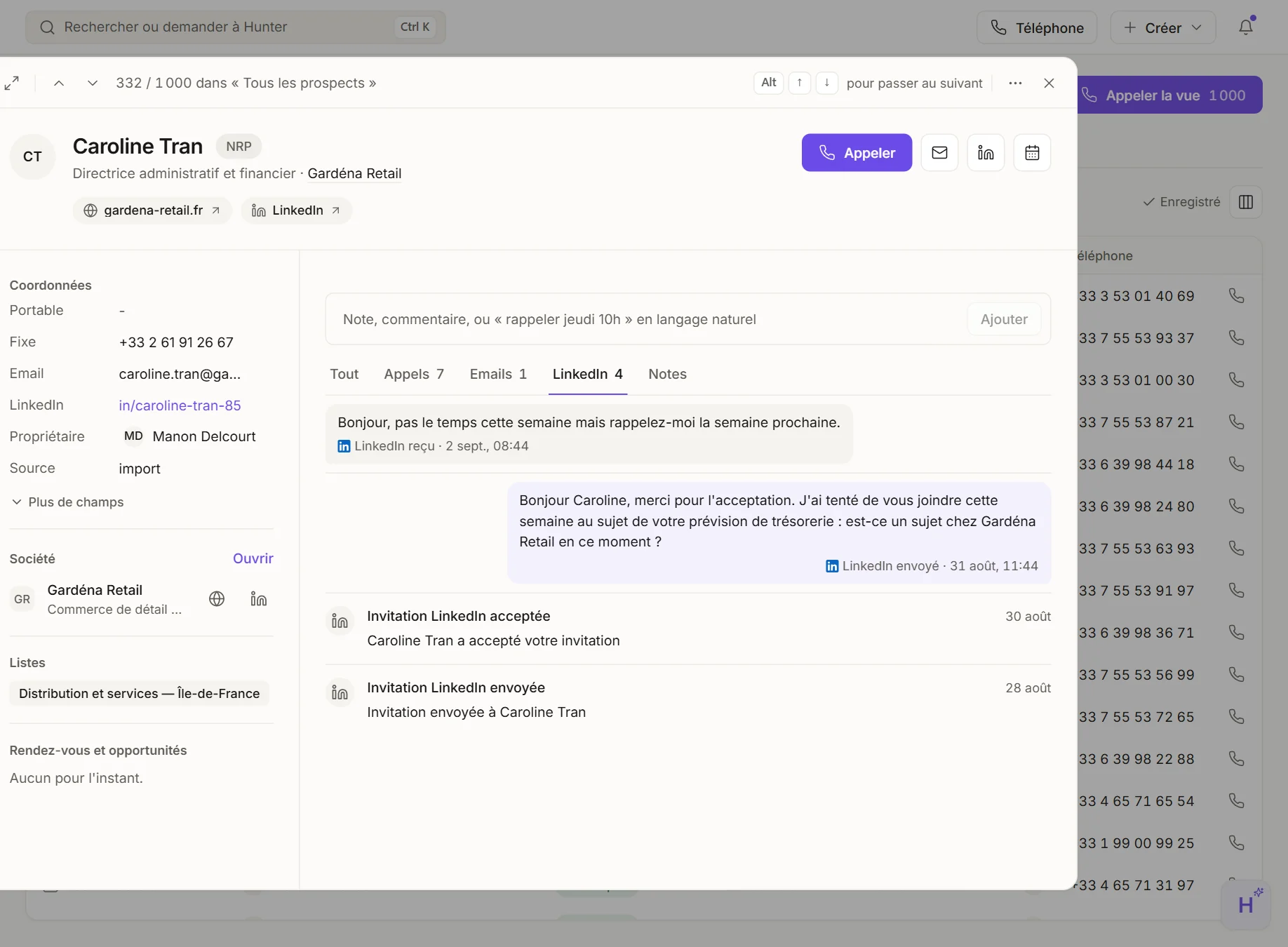 Une fiche prospect, onglet LinkedIn : invitation envoyée puis acceptée, messages échangés avec le prospect